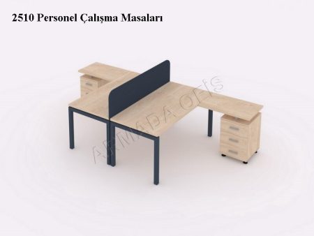 Küçük ekipler için uygun çoklu çalışma masası.